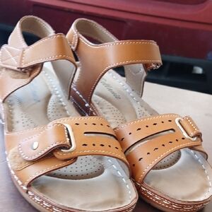 Women’s Tan Leather Adjustable Strap Sandals